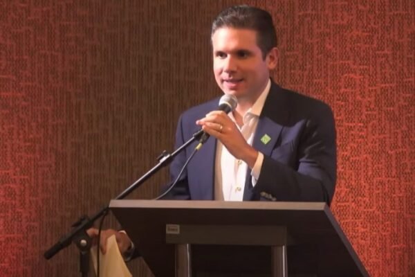 Motta reafirma compromisso da Câmara em aprovar propostas para reduzir custo Brasil