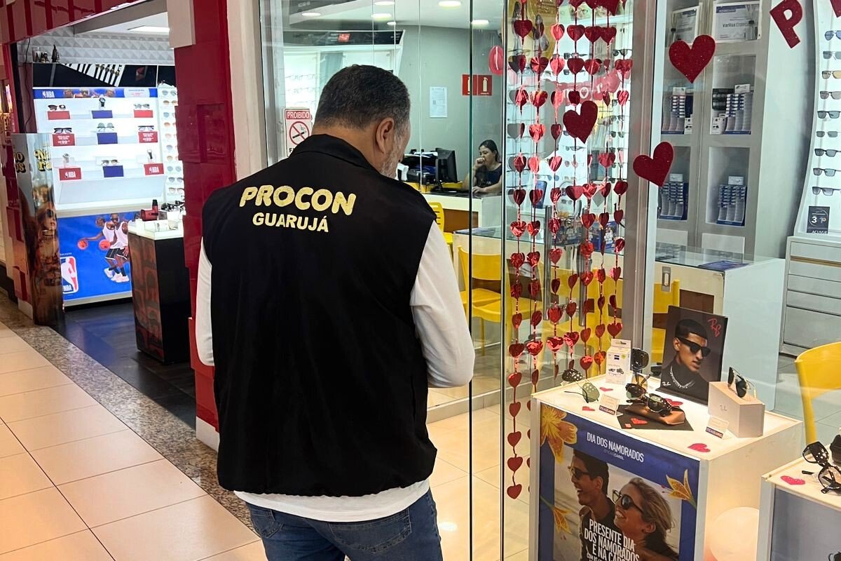 Procon Guarujá, SP, realiza Operação Dia dos Namorados em comércios; entenda