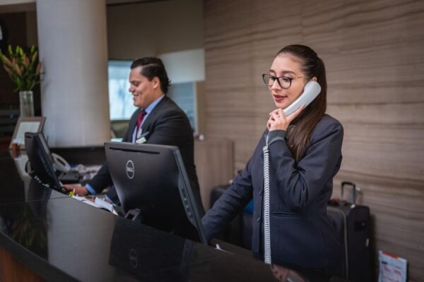 São Vicente, SP, abre vagas para curso gratuito de recepcionista; veja como participar