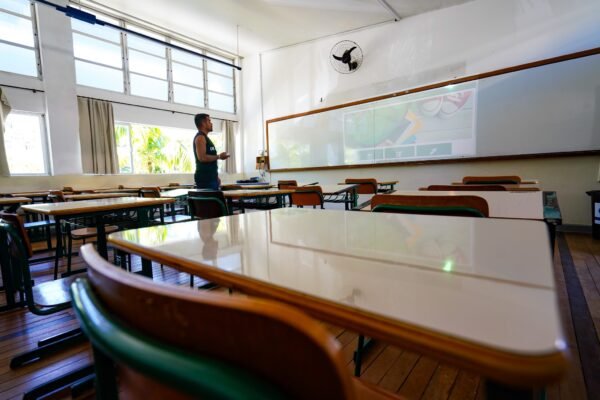 Prefeitura de São Vicente, SP, abre concurso público para professores; veja como se inscrever