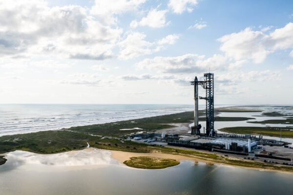 Presidente do México diz que vai processar SpaceX por poluição ligada a lançamentos de foguetes