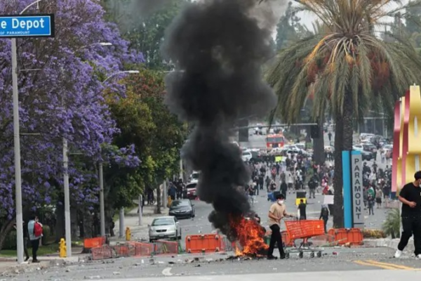 Como um rumor de batida contra imigrantes em loja fez eclodir protestos em Los Angeles