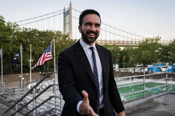 Muçulmano socialista de 33 anos que defende tarifa zero para transporte vira favorito para ser novo prefeito de Nova York