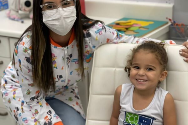 Clínica santista cuida do sorriso infantil antes mesmo da primeira dentição