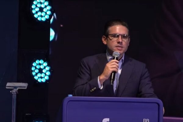 Motta: chegou o momento de enfrentar o debate de um novo modelo de Estado Motta: chegou o momento de enfrentar o debate de um novo modelo de Estado