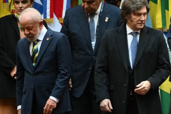 É #FAKE que Javier Milei ‘humilhou’ Lula durante reunião do Mercosul
