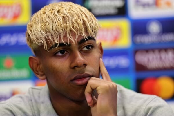 Governo espanhol investiga Yamal, jogador do Barcelona, por participação de pessoas com nanismo em festa