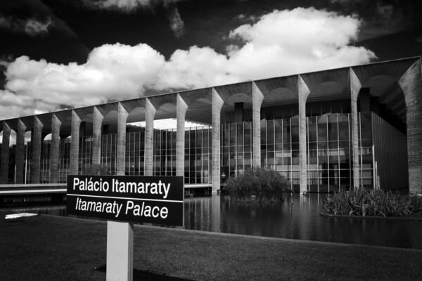 Diplomacia brasileira: de Oswaldo Aranha aos amigos do aiatolá