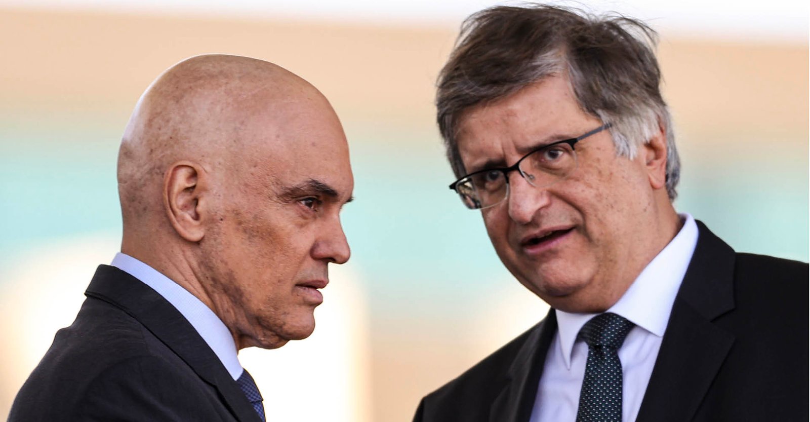 PF apreende cerca de US$ 10 mil na casa de Bolsonaro