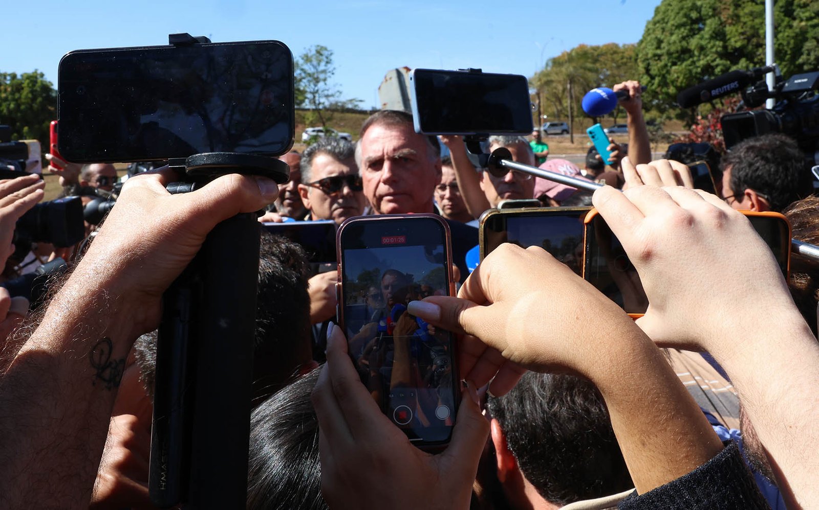 Juristas avaliam decisão de Moraes sobre Bolsonaro como ‘problemática’