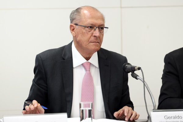 Chanceler de Lula chega aos EUA, mas sem sinal de reunião com governo Trump