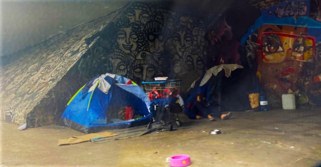 Moradores de rua acolhidos em abrigos de São Paulo também querem Bolsa Família