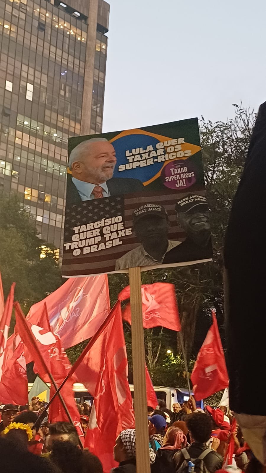 PT reúne militância em protestos contra Congresso e tarifa de Trump