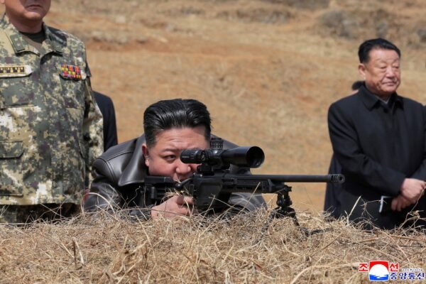 Kim Jong-un pede para tropas se prepararem ‘para guerra real’