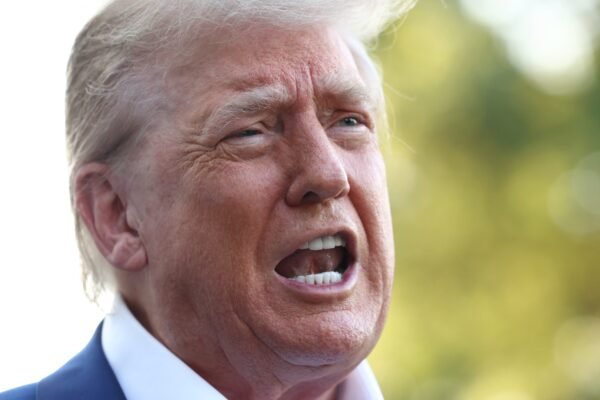 Tarifa de 50%: Brasil enfrenta a maior taxa entre países notificados por Trump; veja lista