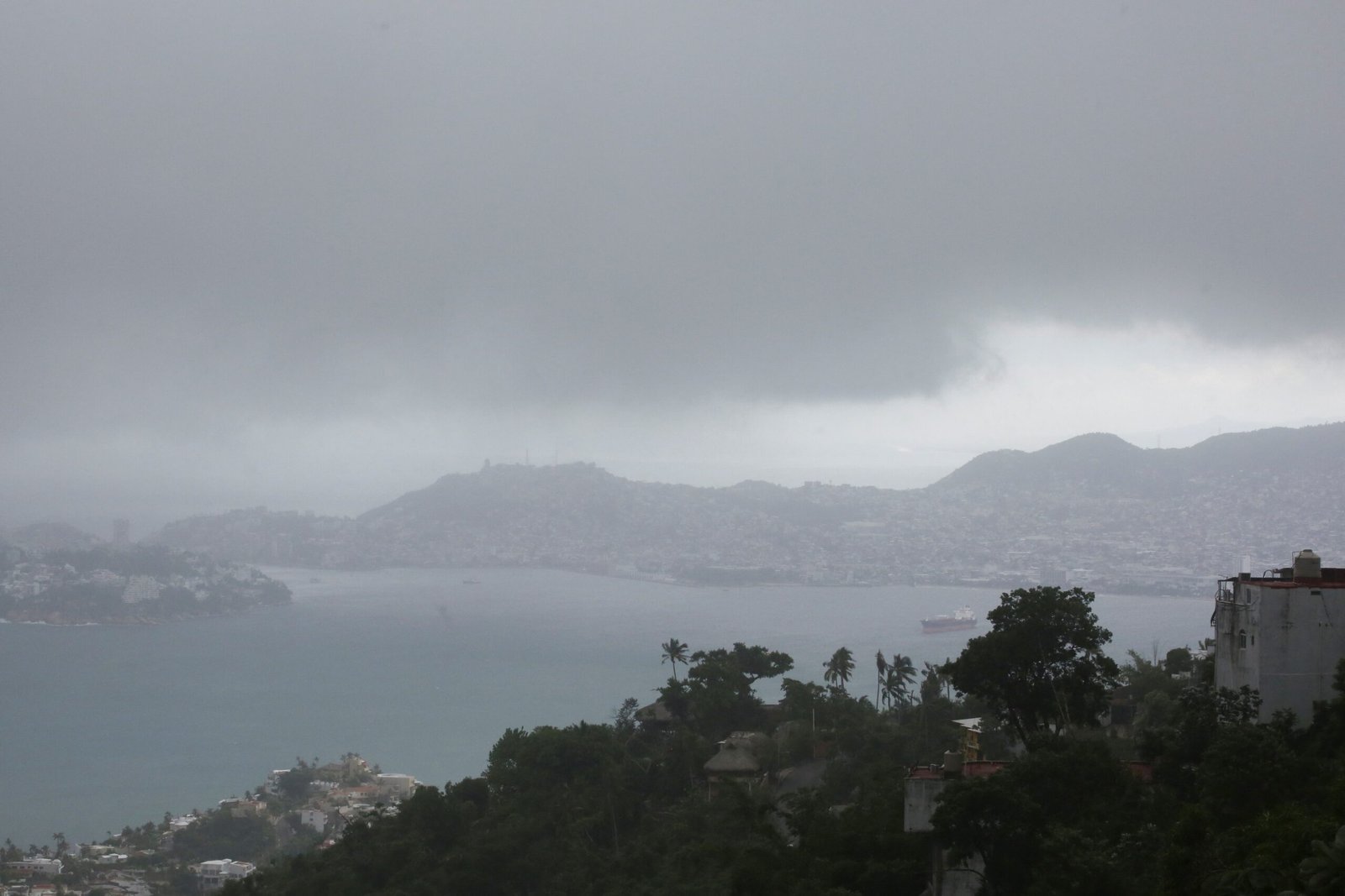 Furacão Flossie se aproxima do México com ventos de 140 km/h