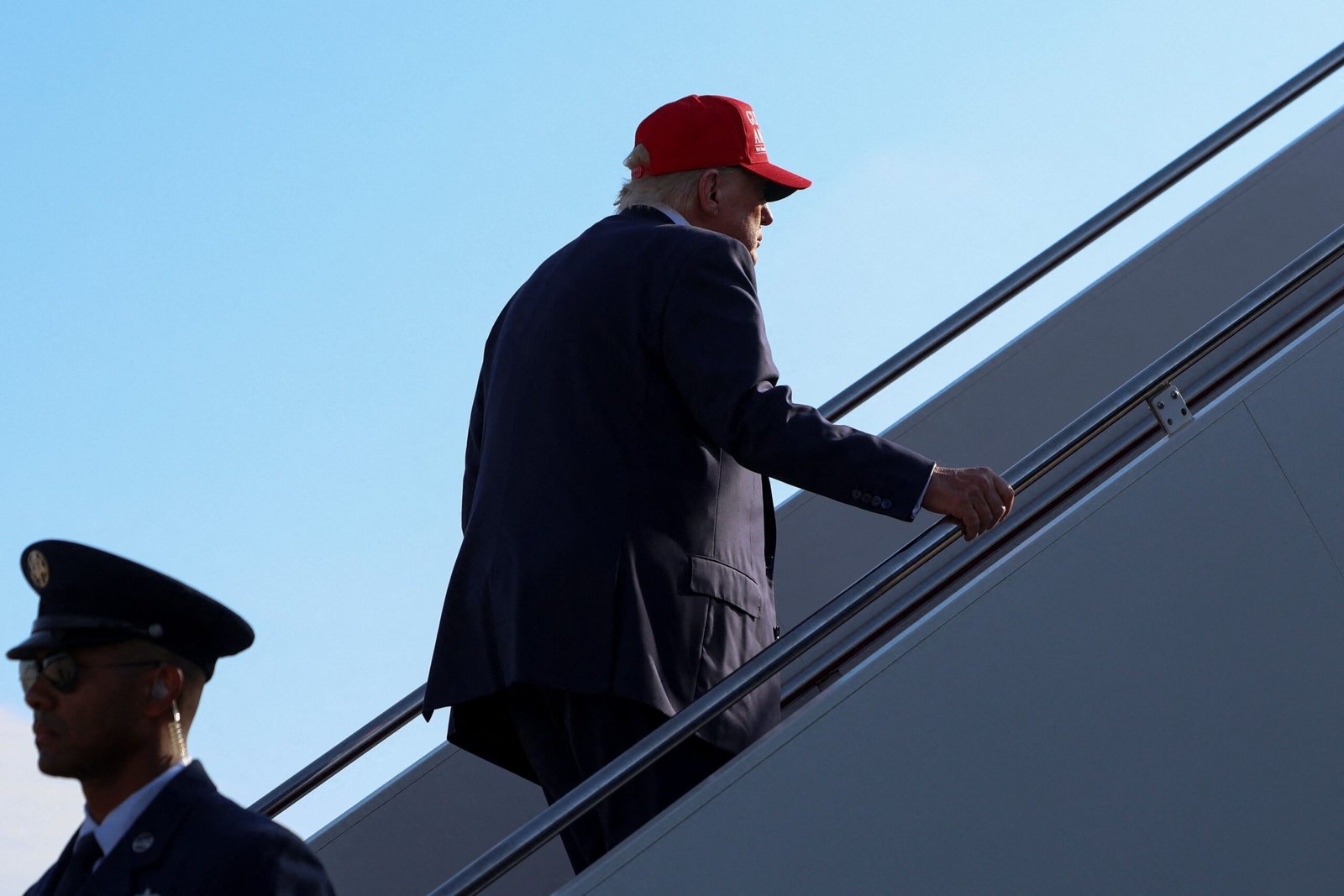 Trump visita ‘Alcatraz dos jacarés’, novo centro de detenção de imigrantes na Flórida