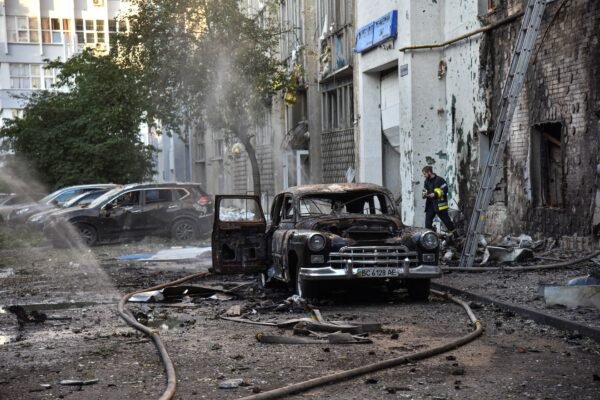 Ataque russo com drones e mísseis mata 2 pessoas e fere outras 14 na Ucrânia