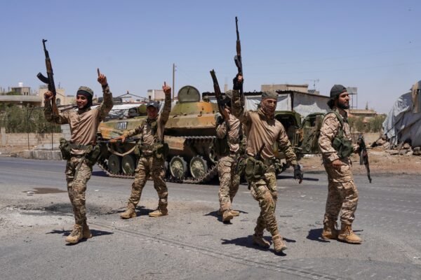 Israel limita entrada de soldados sírios em cidade da Síria com minoria aliada, diz agência