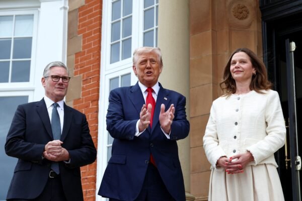 Trump reitera ‘decepção’ com Putin e diz que irá reduzir prazo dado à Rússia para endurecer sanções