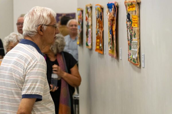 Câmara de SP recebe exposição com arte têxtil do Chile