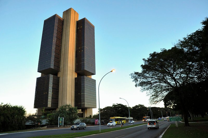 FMI projeta desaceleração do PIB do Brasil em 2025