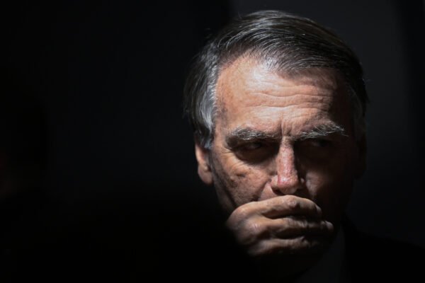 ‘Com Bolsonaro na eleição, problema com os EUA acaba’, diz Flávio