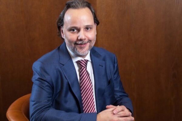 Aliados de Lula acionam AGU contra Júlia Zanatta por ‘desinformação sanitária’