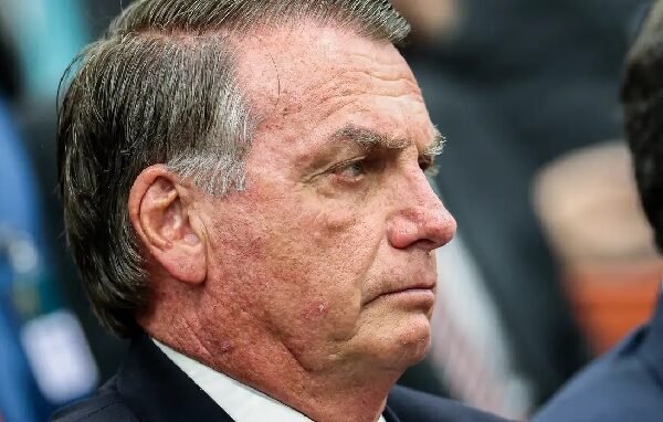 Eduardo critica Tarcísio e Ratinho Júnior por postura diante do tarifaço