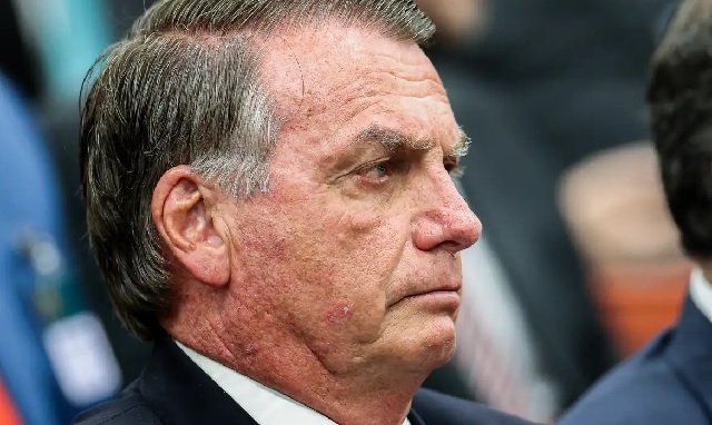 Eduardo critica Tarcísio e Ratinho Júnior por postura diante do tarifaço