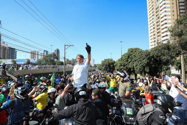 Polícia reforça segurança na Praça dos Três Poderes para motociata com Bolsonaro