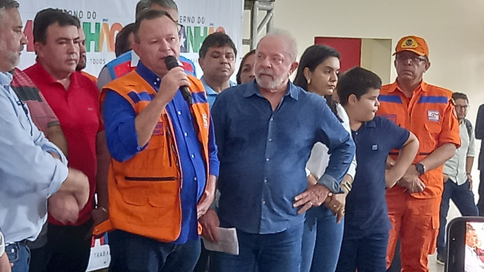 Governador do Maranhão manda pavimentar estrada que leva à fazenda da família