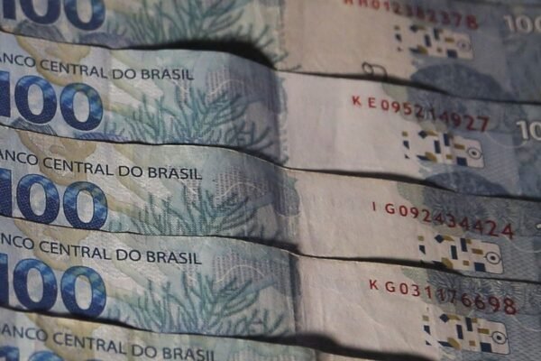 Dívida bruta do Brasil deve superar 84% do PIB em 2028, projeta Fazenda