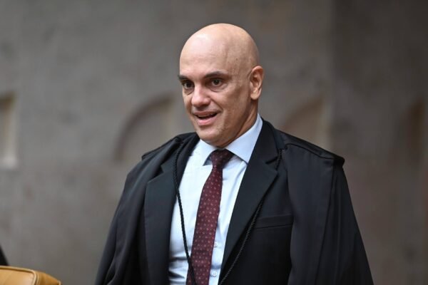 Moraes suspende atos do governo e Parlamento sobre IOF e determina conciliação no Tribunal