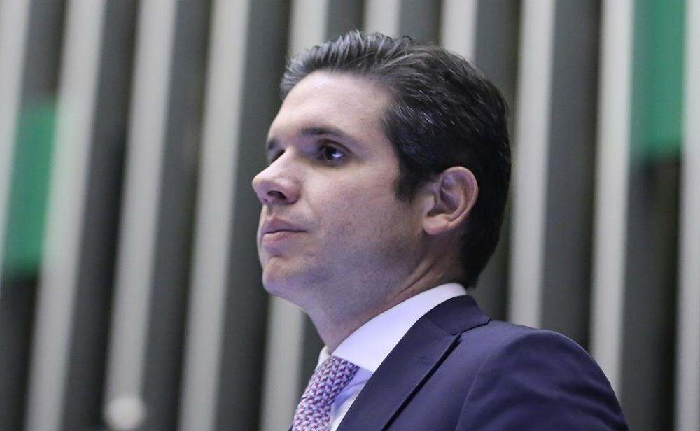 Hugo Motta manda desliga ar-condicionado da Câmara