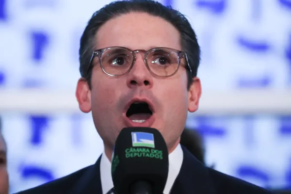 Motta promete priorizar isenção do Imposto de Renda até R$ 5 mil Motta promete priorizar isenção do Imposto de Renda até R$ 5 mil