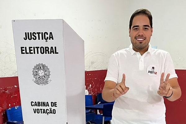 Prefeito se apresenta à polícia, confessa que matou PM e é liberado no Maranhão Prefeito se apresenta à polícia, confessa que matou PM e é liberado no Maranhão