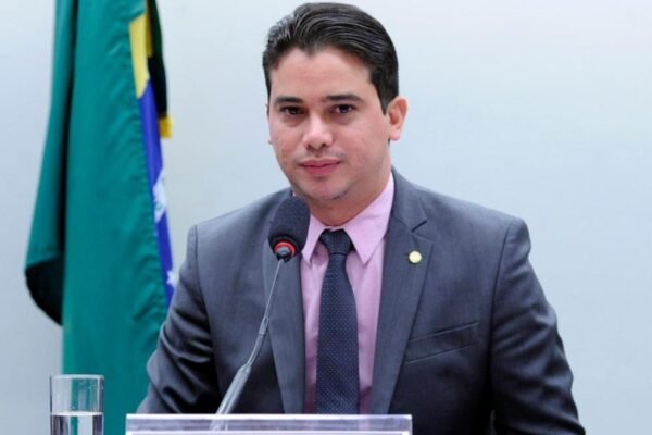 Saiba como operava o esquema de desvio de emendas parlamentares ao PCC Saiba como operava o esquema de desvio de emendas parlamentares ao PCC