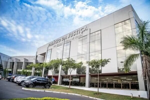 Ex-procurador de Cuiabá devolve R$ 200 mil e se livra de ação