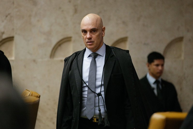 Eduardo rebate atualização de inquérito por Moraes: ‘Juiz, acusador e investigador’