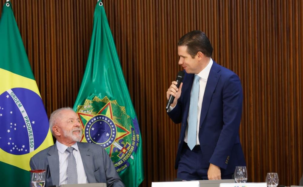Câmara muda postura e prioriza pautas da oposição depois de veto de Lula
