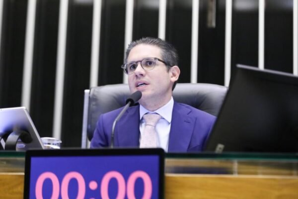 Lula tem até esta quarta-feira, 16, para decidir sobre aumento do número de deputados