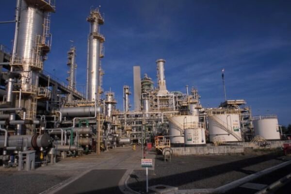Alteração no preço de referência do petróleo frustra setor de refino: ‘mudança insuficiente’