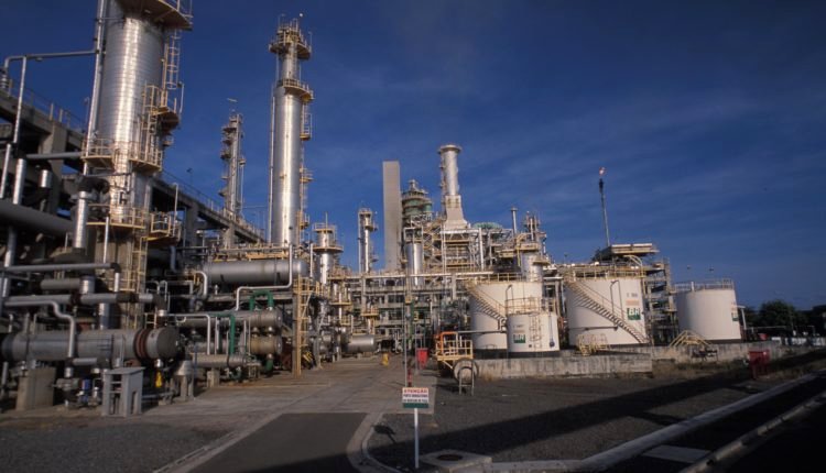 Alteração no preço de referência do petróleo frustra setor de refino: ‘mudança insuficiente’