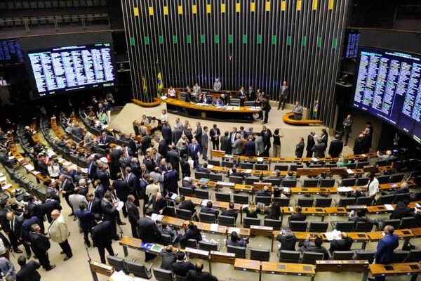 Haddad diz que governo depende de alta do IOF para atingir meta fiscal