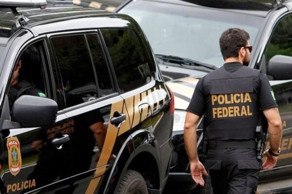 PF investiga empresário que recebeu R$ 10 bilhões do governo federal PF investiga empresário que recebeu R$ 10 bilhões do governo federal