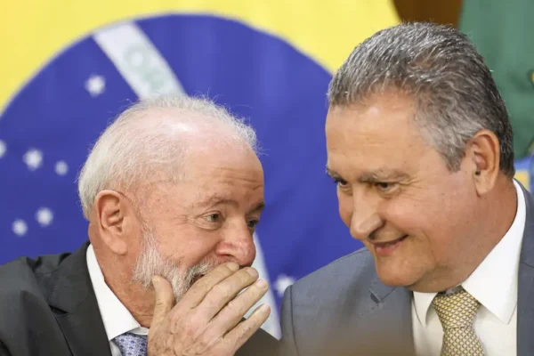 Flávio Bolsonaro rebate Rui Costa: ‘Impressionado com o amadorismo’