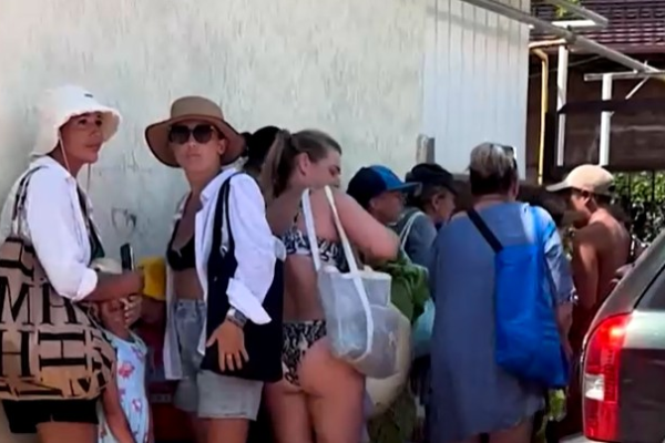 Ataque de drones em praia na Ucrânia assusta banhistas e causa fuga em massa; VÍDEO