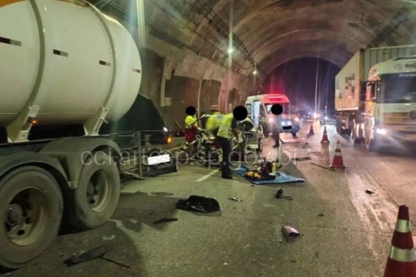 Acidente entre ônibus, carros e carreta deixa cinco feridos na Rodovia dos Imigrantes, SP