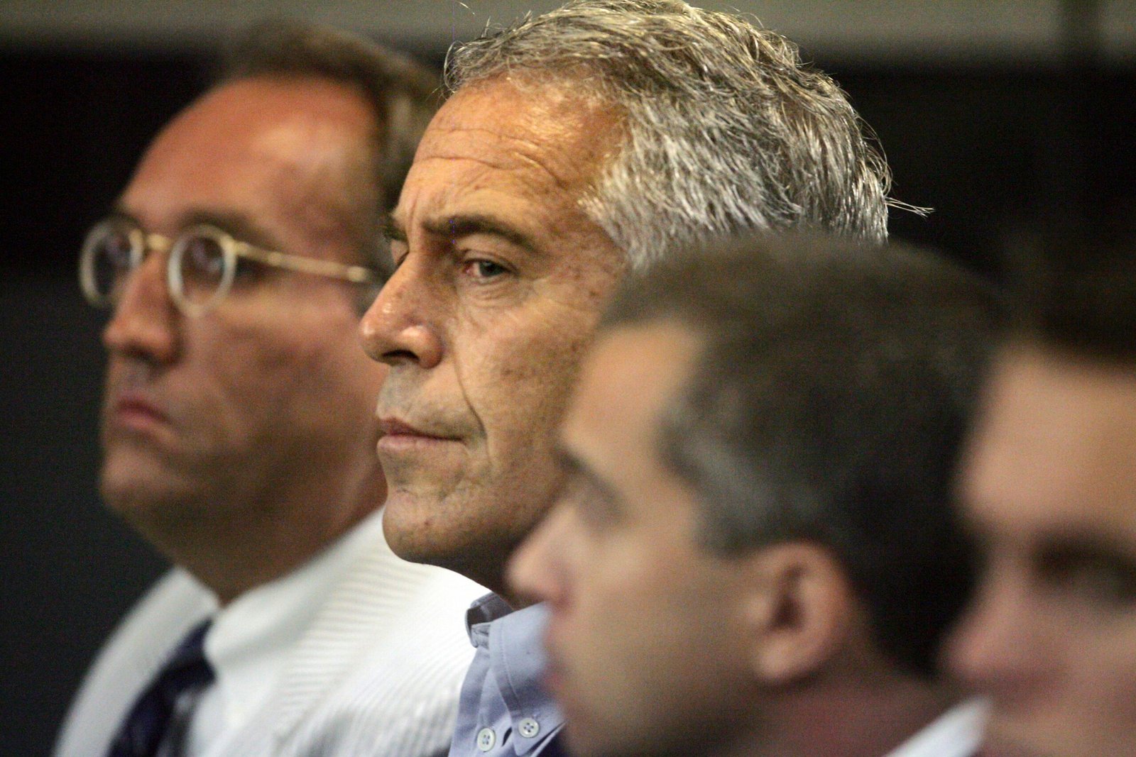 Trump processa jornal por reportagem sobre Epstein e pede US$ 10 bilhões